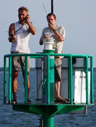 DL9GRE - Stefan und DJ4MF - Daniel versuchen den Funkbetrieb über Satellit